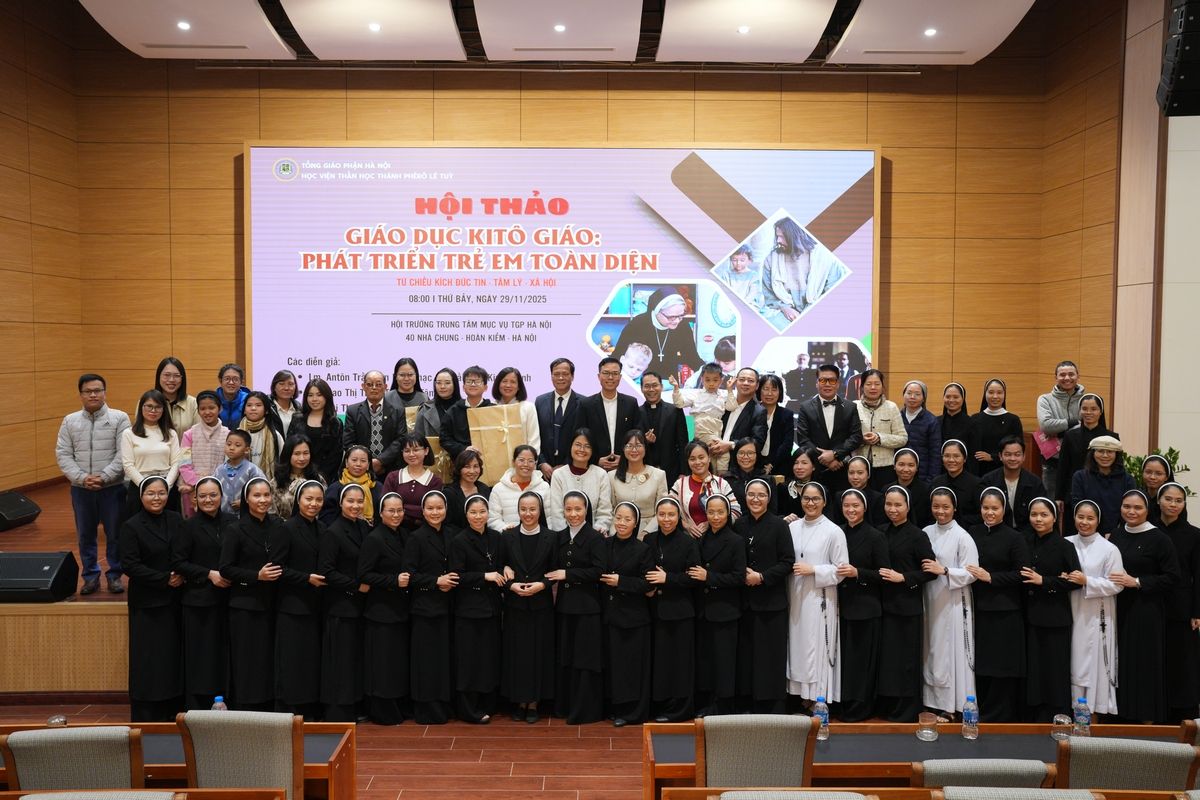 Hội Thảo Học Viện Thần Học Phêrô Lê Tùy Tháng 11 2025 Chụp Ảnh Chung