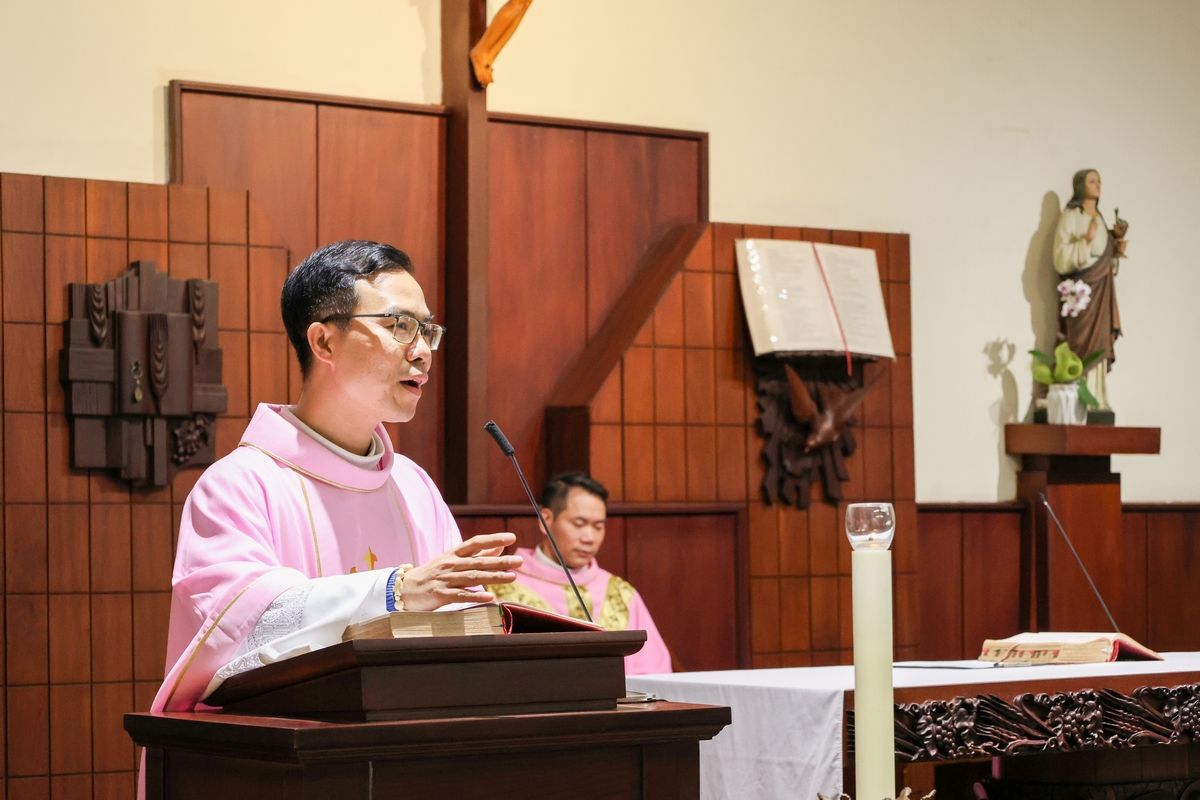 Cha Tiền Giảng Lễ