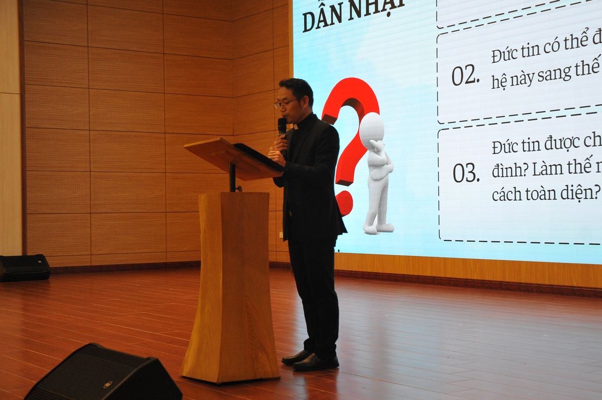 Hội Thảo Học Viện Thần Học Phêrô Lê Tùy Tháng 11 2025 Phần Chia Sẻ Của Cha Phú (trung Cảnh)